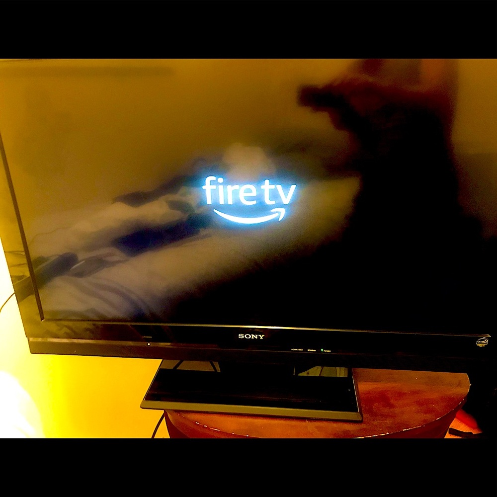 - Sony INSIGNIA 40’’ T.V